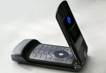 স্মার্টফোনের বাজার ধরতে ফের ফিরছে Moto Razr!